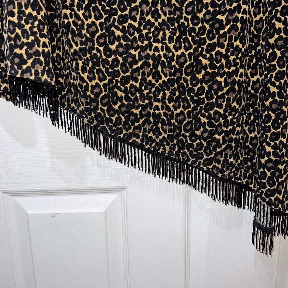 VIC USA EMBELLISHED LEOPARD TOP - Picture 4 of 9